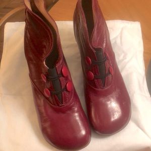 Fluevog Operettas Giulia Boots in Wine - 10.5